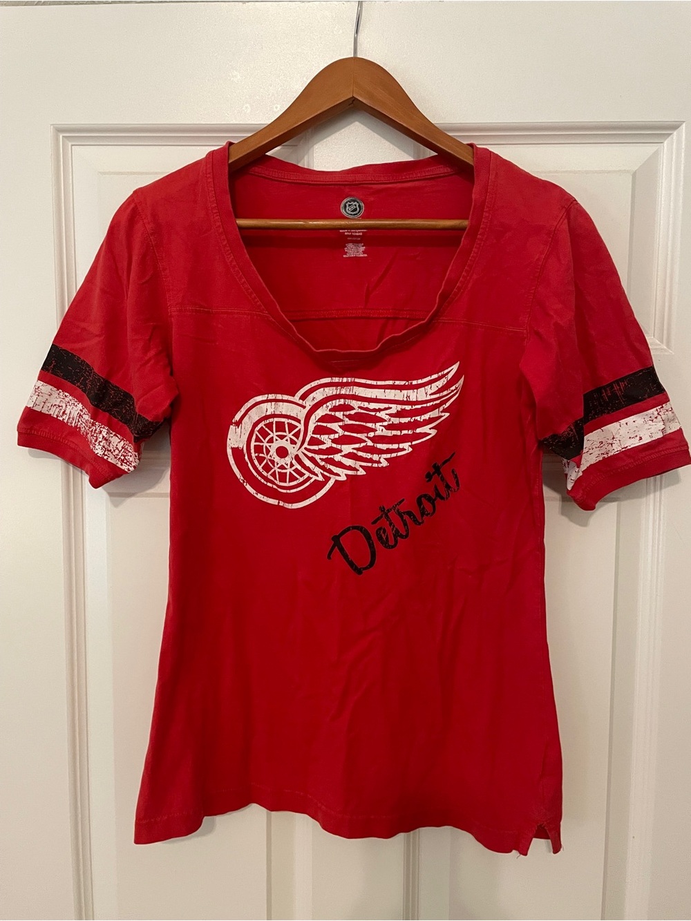 NHL Detroit Red Wings Red Short Sleeve Tee with White Winged Wheel ladies L